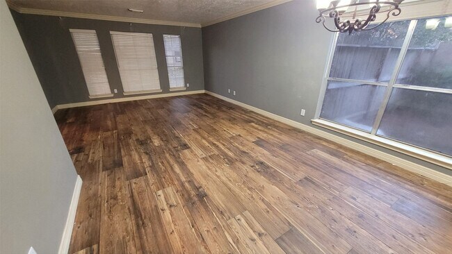 Building Photo - 13307 Lynnville Dr