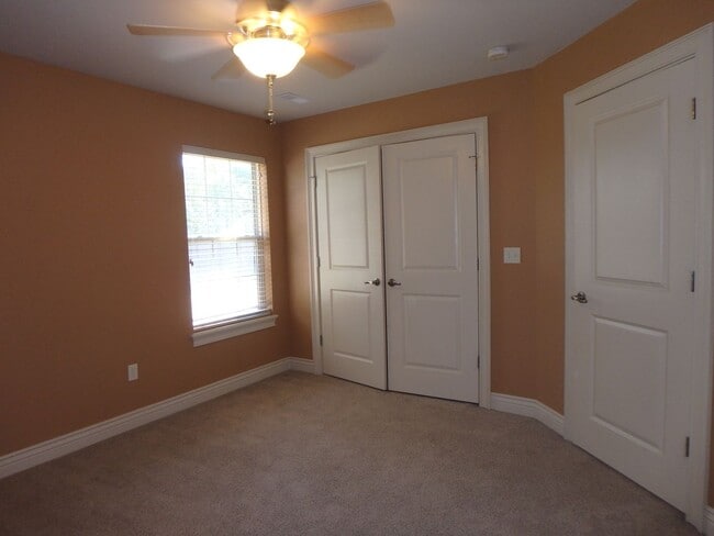 Building Photo - Great 3 Bed 2 Bath House in Mill Creek Manor!