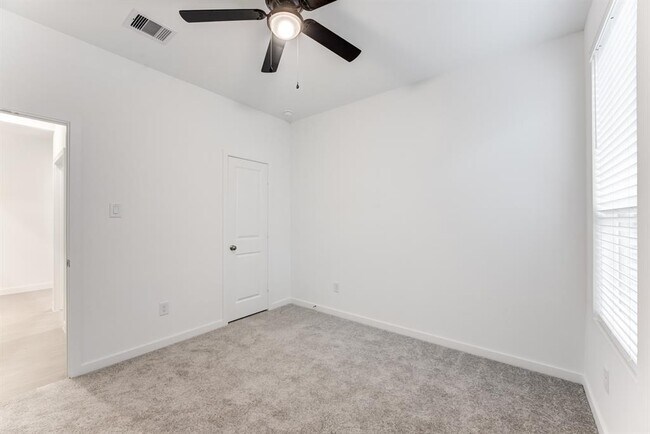 Building Photo - 16542 Texas Palmetto Wy