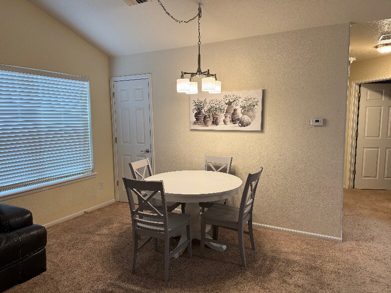 Building Photo - 721 Waterglen Dr