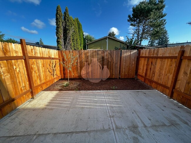 Building Photo - Charming Newer Construction Townhome-Move ...