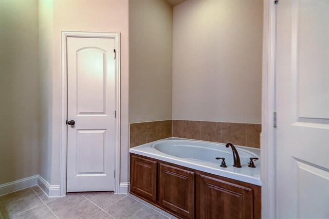Building Photo - 1423 Reiger Dr