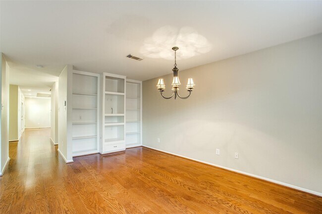 Building Photo - 11658 Lakeside Park Dr