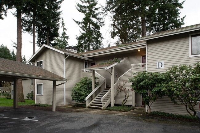 Building Photo - Beautifully Remodeled 2 Bed 2 Bath Redmond Condo!