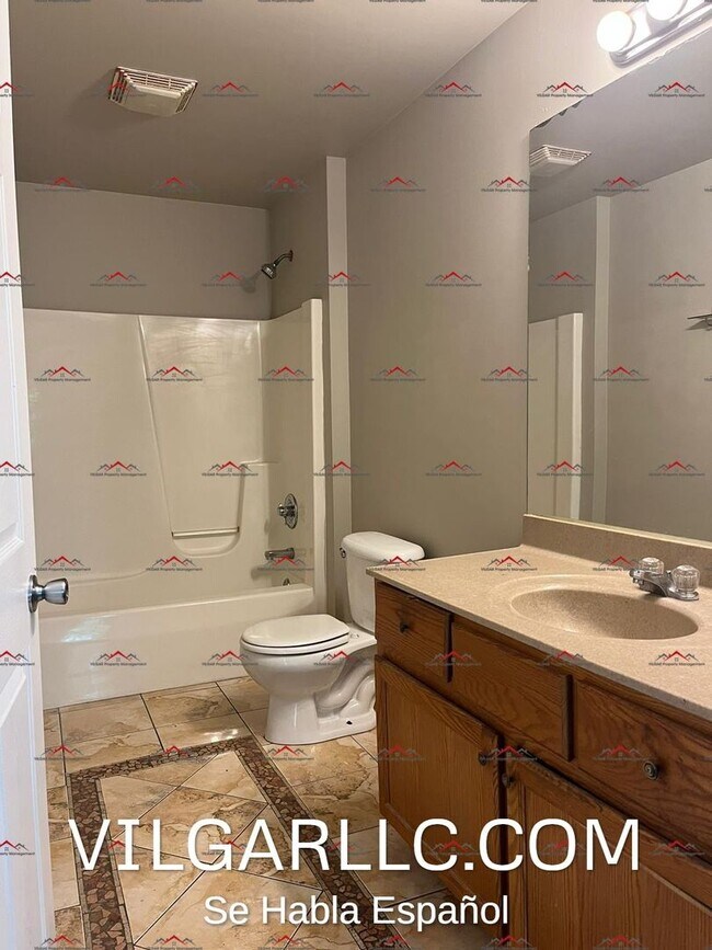Building Photo - Very spacious 3 Bedrooms, 1 Bathroom Home