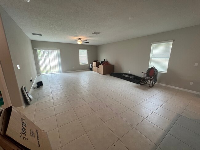 Building Photo - 352 Argyll Dr