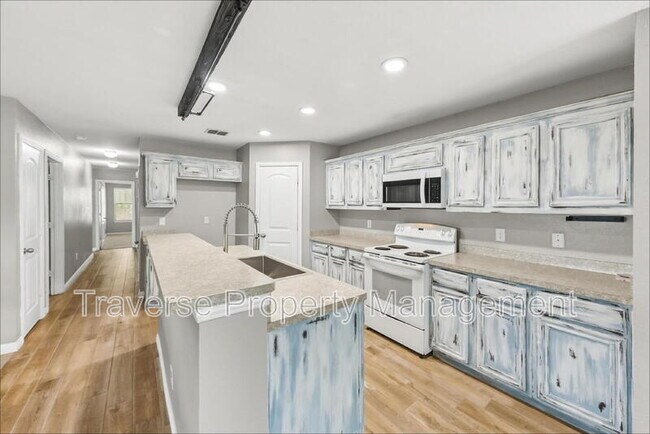 Building Photo - 733 River Hill Ln