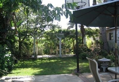 Building Photo - 9658 Live Oak Ave