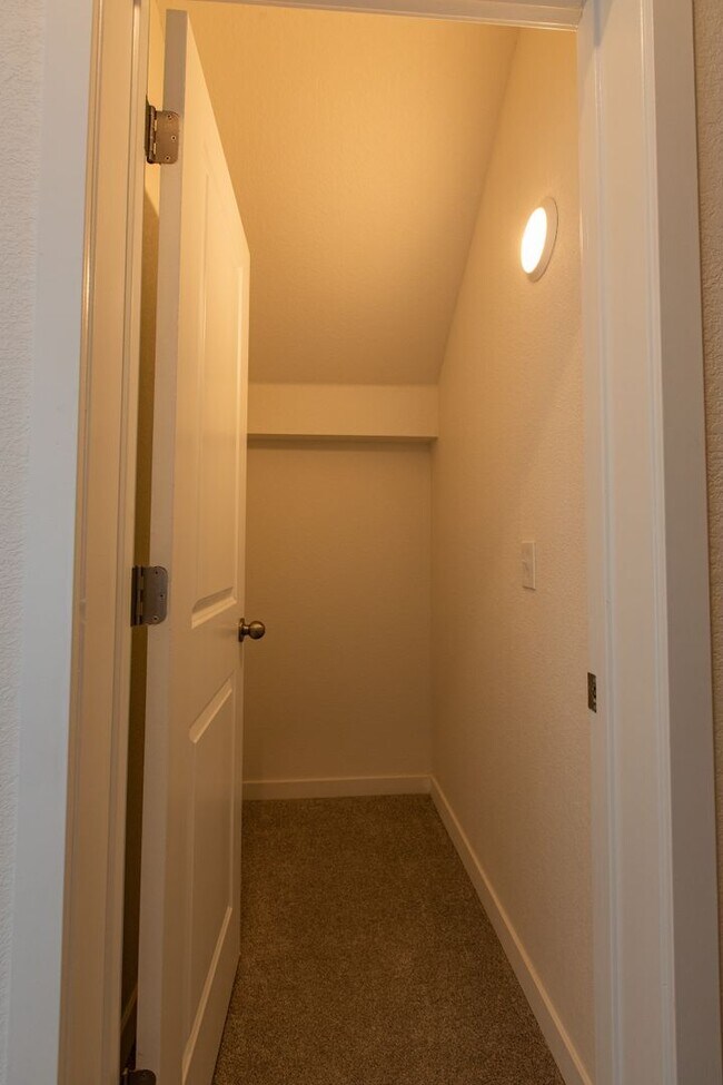 Building Photo - Stunning 4BD/3BA Home in Wolf Ranch – Mode...