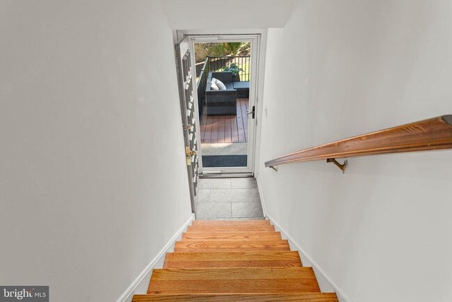 Primary Photo - 257 W Chelsea Cir