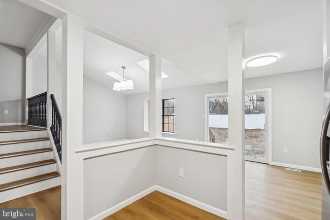 Building Photo - 31 Acorn Ct