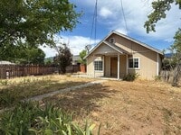 Building Photo - Cute 2 Bedroom Home - Pets Allowed