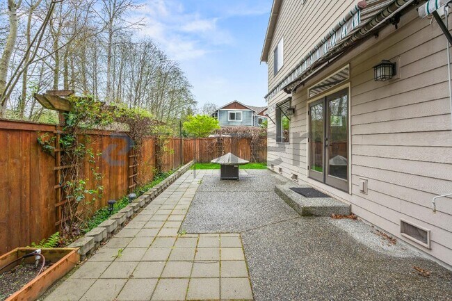 Building Photo - 7413 NE 200th St