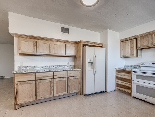 Building Photo - Updated in NE OKC for rent! Minutes to Broadway Extension/235 and Downtown!