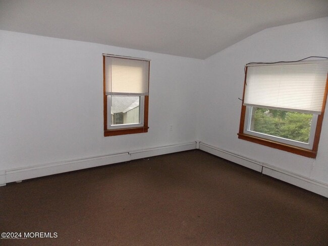 Building Photo - 914 Radnor Ave