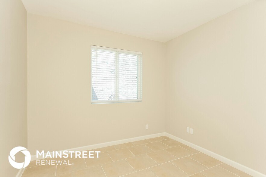 Building Photo - 10412 W Calle De Edens