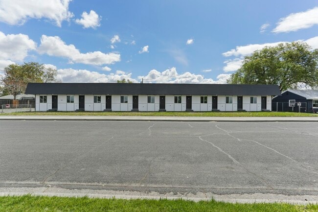 Building Photo - 1407 W Marina Dr