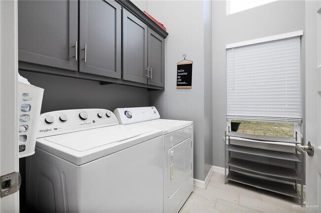 Building Photo - 21 Middle St