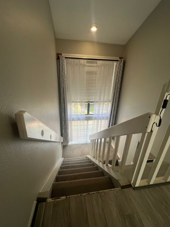 Building Photo - 736 Country Pl Dr