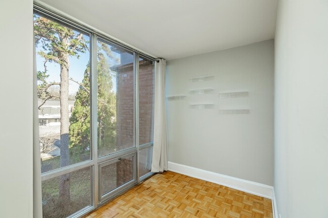 Building Photo - 1400 Kenesaw Ave