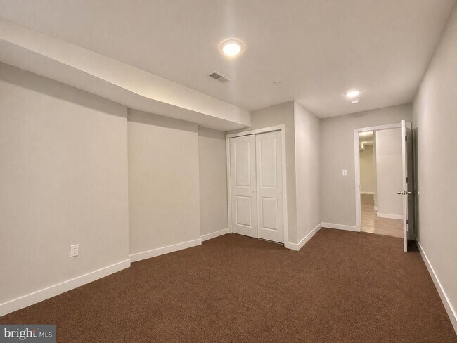 Building Photo - 2020 N Carlisle St