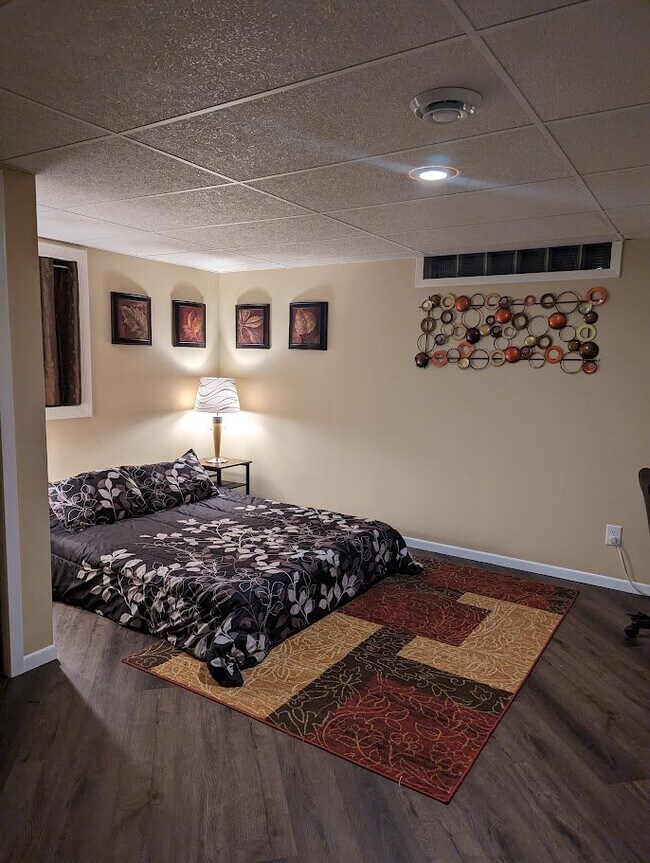 Building Photo - 4 Bedroom, 1.5 Bathroom Beautiful Home - You do not want to miss this one!