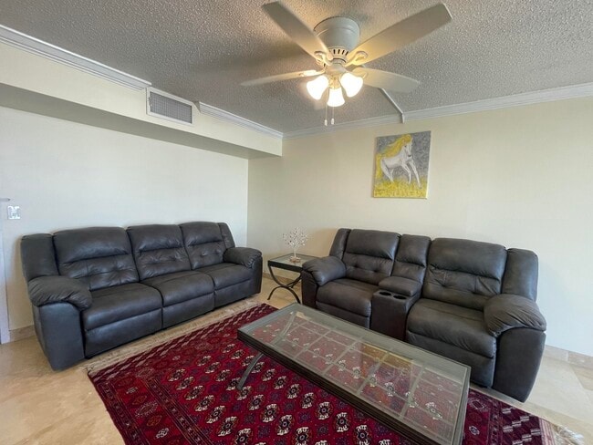 Building Photo - 1237 Hillsboro Mile