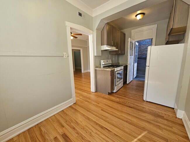 Building Photo - 4749 N Monticello Ave