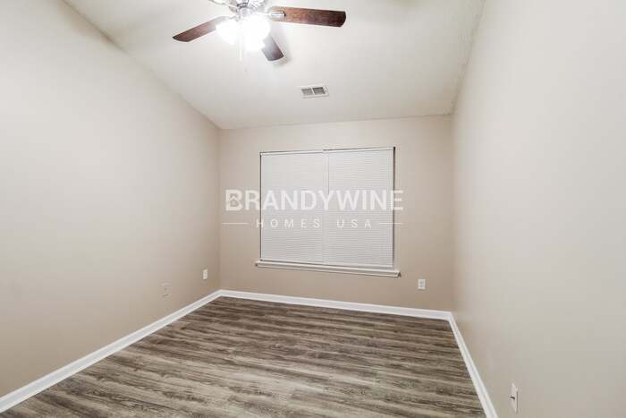 Building Photo - 204 Lossie Ln