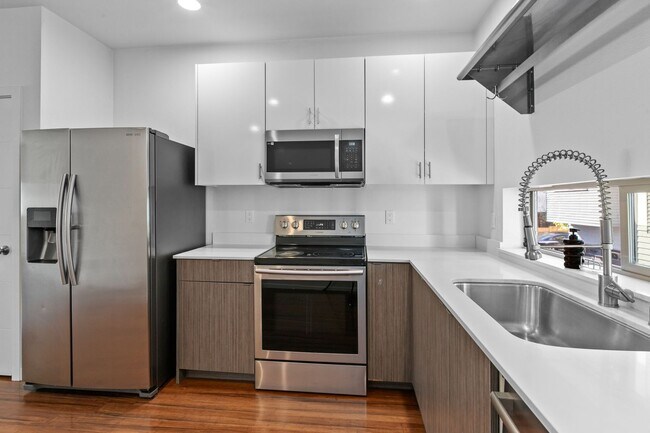 Building Photo - 3bd/1.5ba Seattle Townhouse