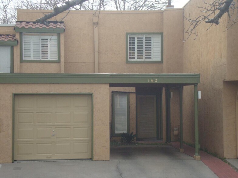 Building Photo - 1644 Lomaland Dr