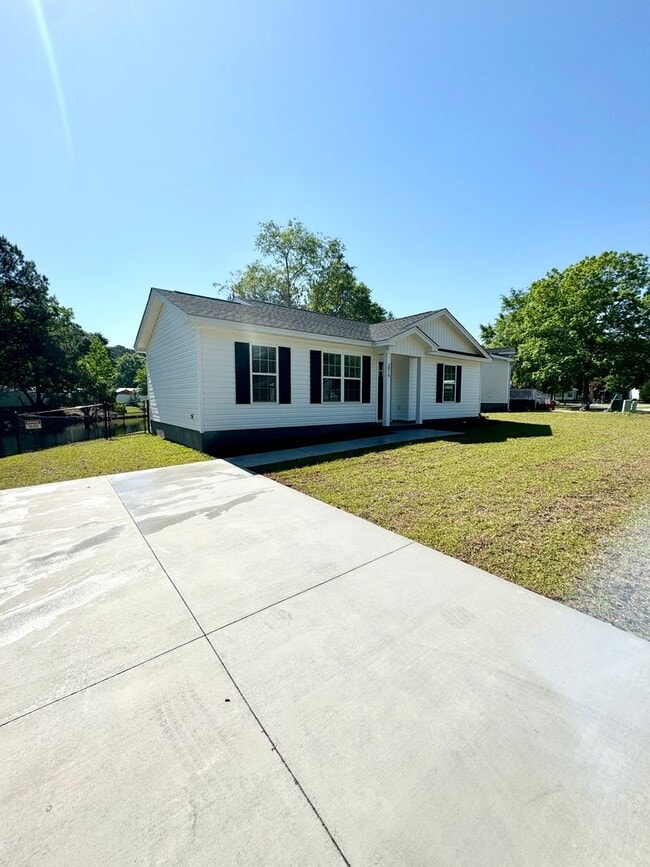Building Photo - 2014 Phoenix Dr