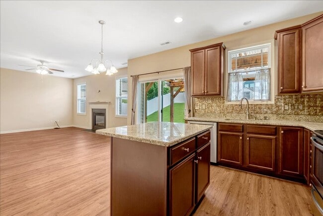 Building Photo - Updated Home with Fenced Yard in Massey Preserve