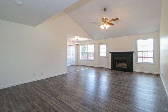 Building Photo - 1325 Meredith Way