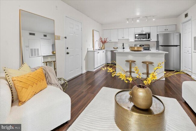 Building Photo - 3303 Wyndham Cir