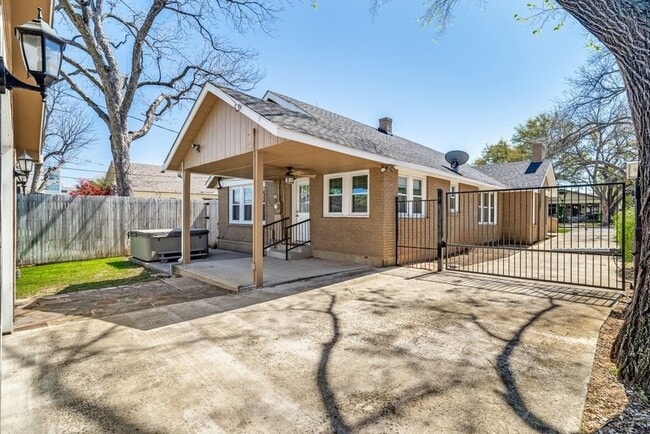Building Photo - 3728 Bunting Ave