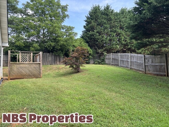 Building Photo - 119 N Clover Hill Ridge Rd