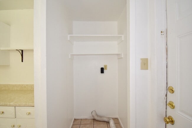 Building Photo - Welcome home to 6903 Tallahasse!