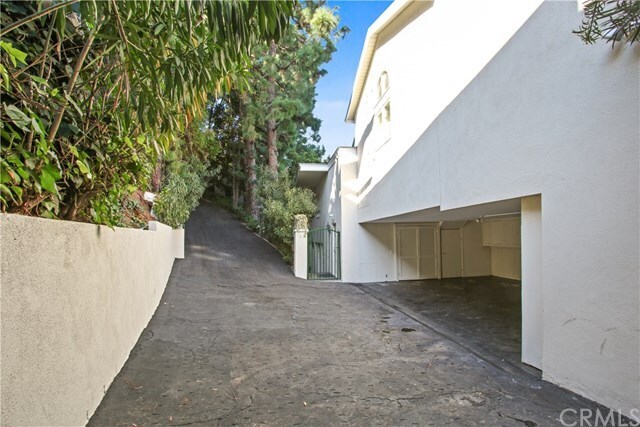Building Photo - 1440 Sunset Plaza Dr