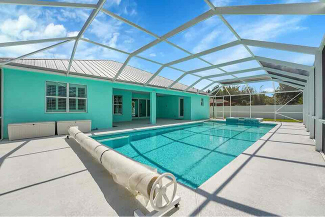 Building Photo - 2420 SE Rock Springs Dr