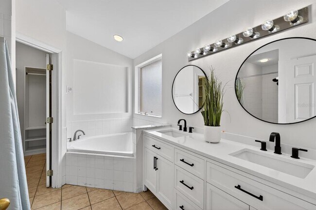 Building Photo - 419 Buckingham Cir