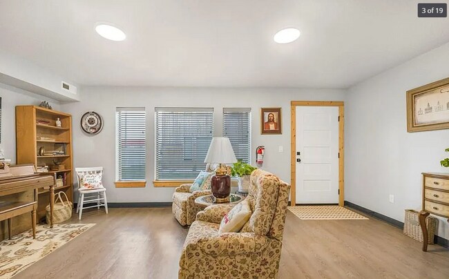 Building Photo - AWESOME 2 BED 1 BATH WITH AWESOME AMENITIE...