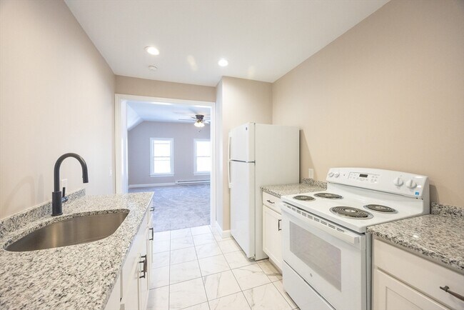 Building Photo - 584 Mt Hope St