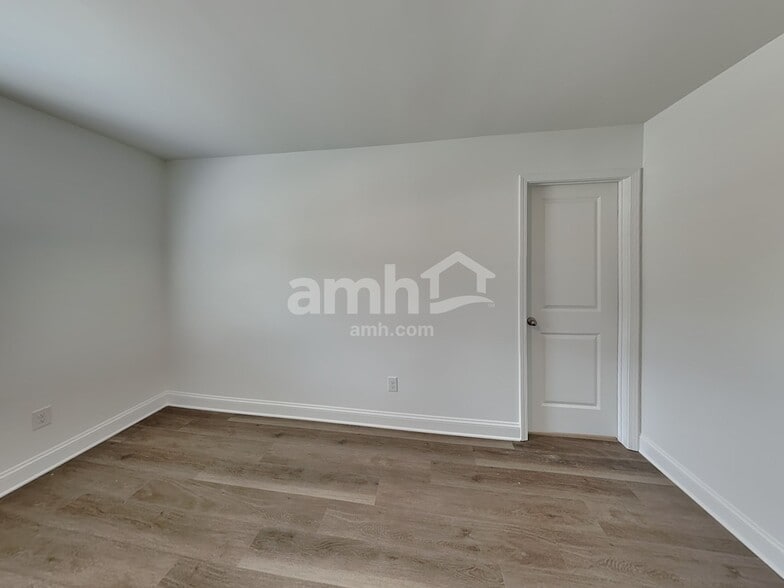 Building Photo - 1007 Guildcrest Ct