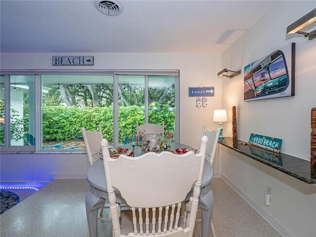 Building Photo - 912 Jasmine Ln