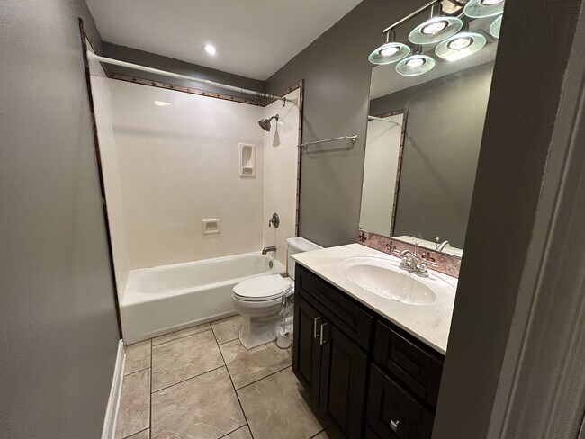 Building Photo - 3108 Tournefort St