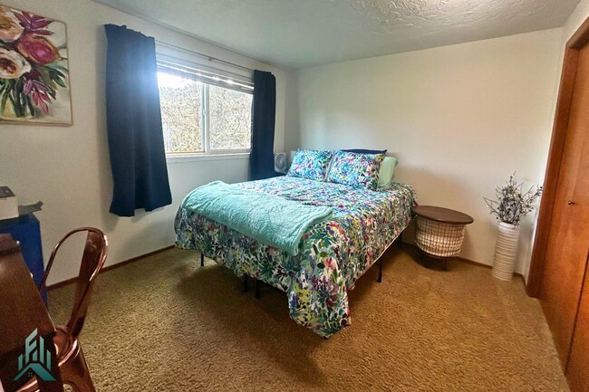 Building Photo - Witham Hill Townhome