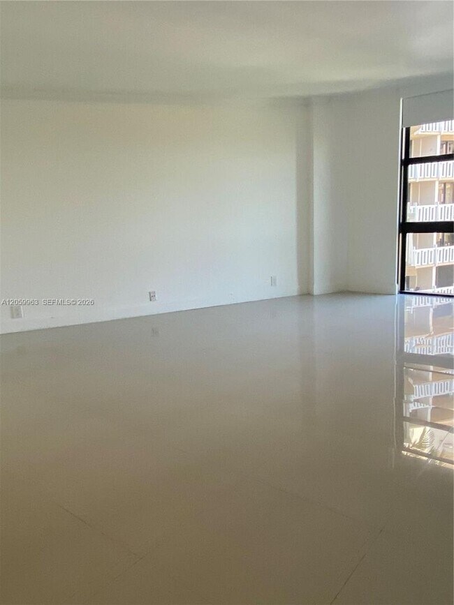 Building Photo - 1111 Crandon Blvd