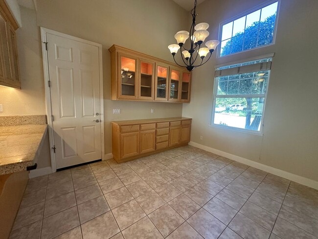 Building Photo - Single Story, Bright and Beautiful Home, w...