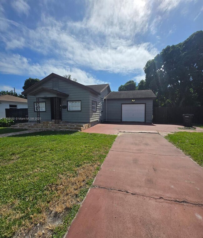 Primary Photo - 2420 Jackson St